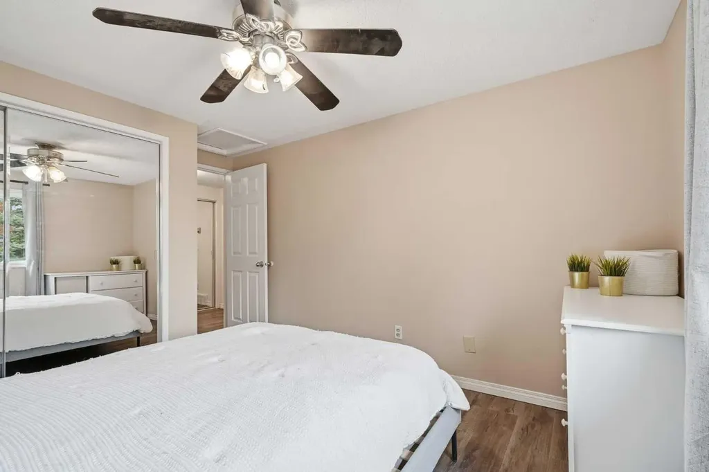 527 Deer Side Place SE Calgary AB T2J 6A1