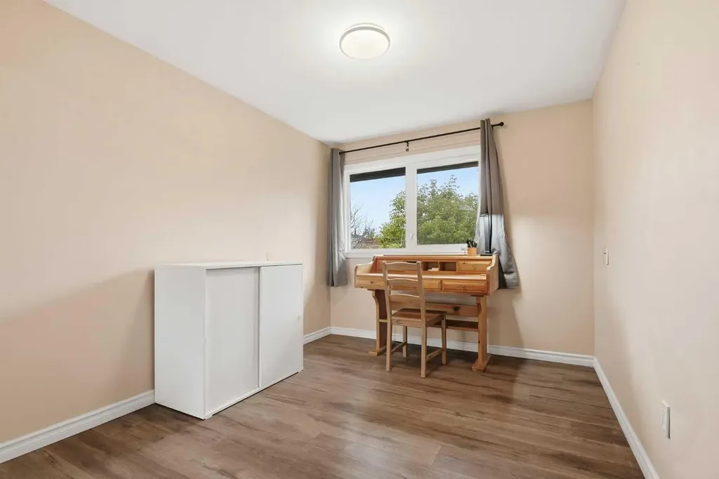 527 Deer Side Place SE Calgary AB T2J 6A1
