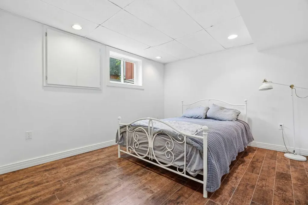 527 Deer Side Place SE Calgary AB T2J 6A1