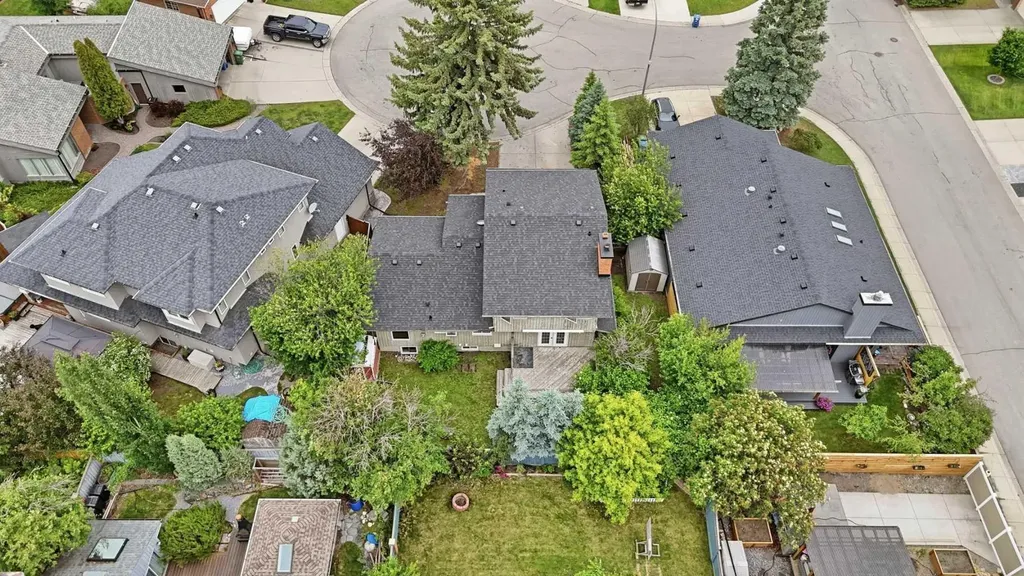 527 Deer Side Place SE Calgary AB T2J 6A1