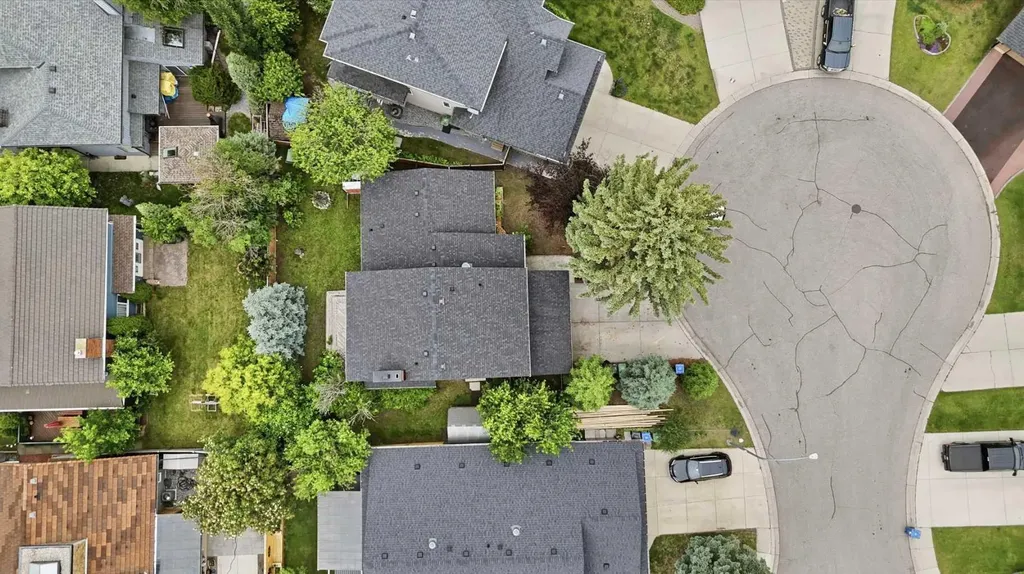 527 Deer Side Place SE Calgary AB T2J 6A1