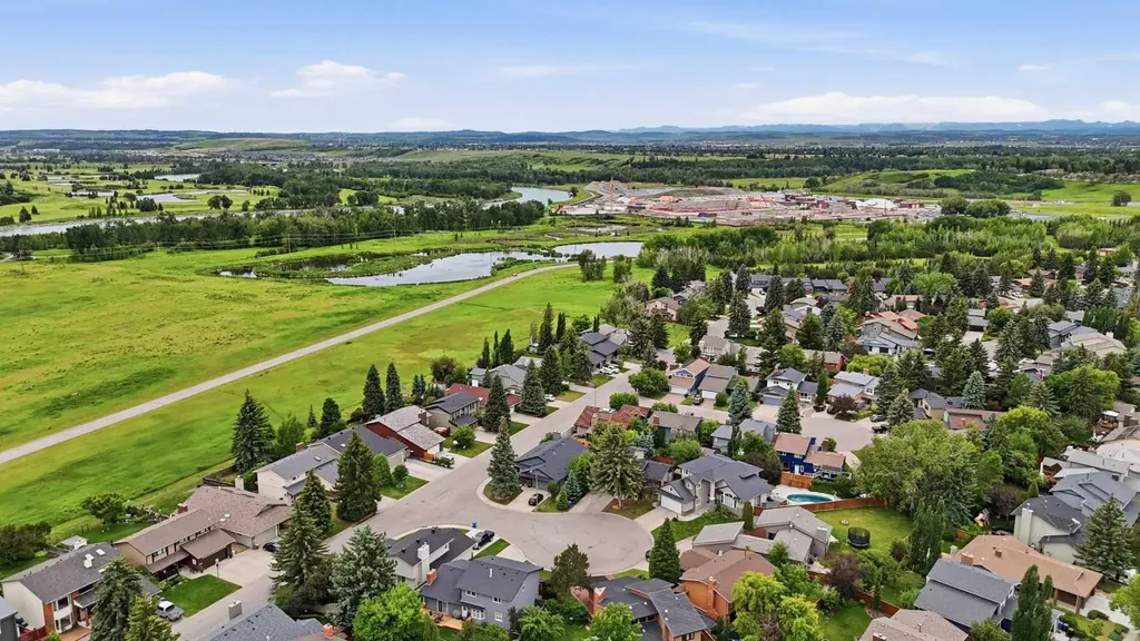 527 Deer Side Place SE Calgary AB T2J 6A1