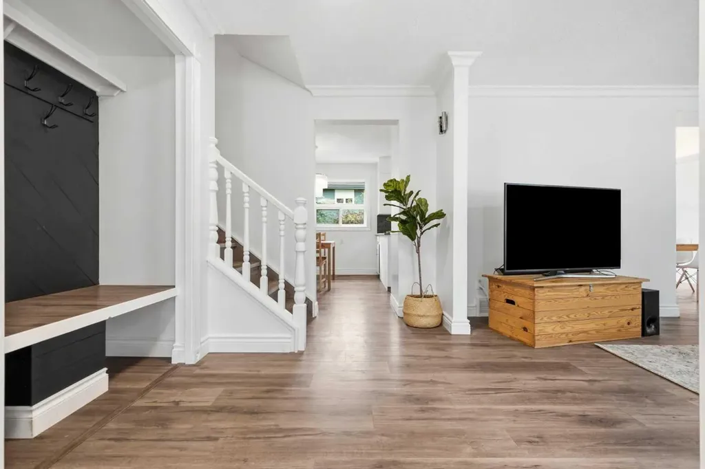 527 Deer Side Place SE Calgary AB T2J 6A1