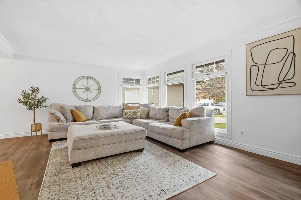 527 Deer Side Place SE Calgary AB T2J 6A1