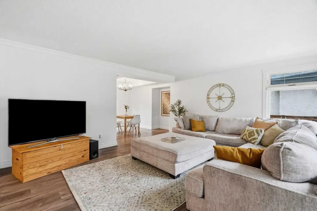 527 Deer Side Place SE Calgary AB T2J 6A1