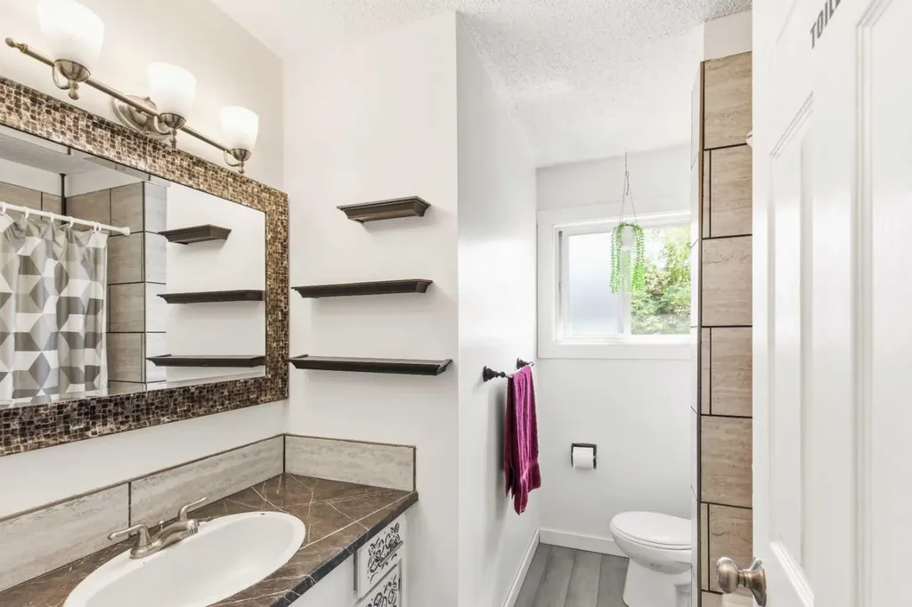9922 81 Avenue Grande Prairie AB T8V 3T2