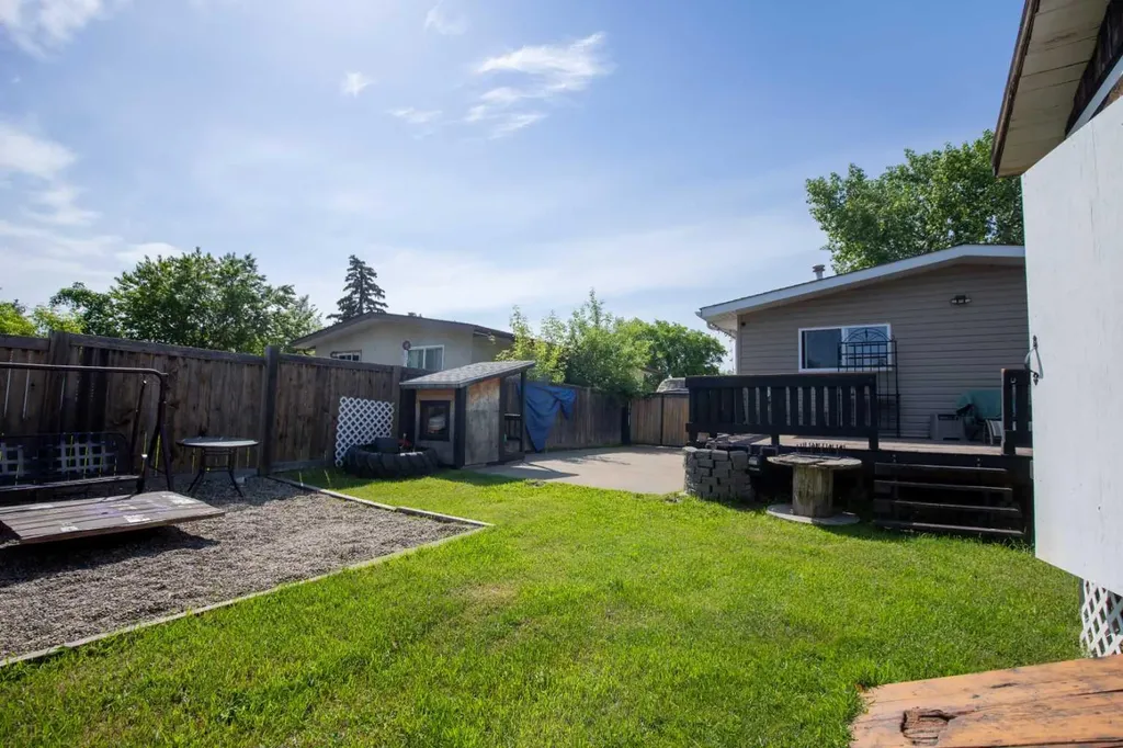 9922 81 Avenue Grande Prairie AB T8V 3T2