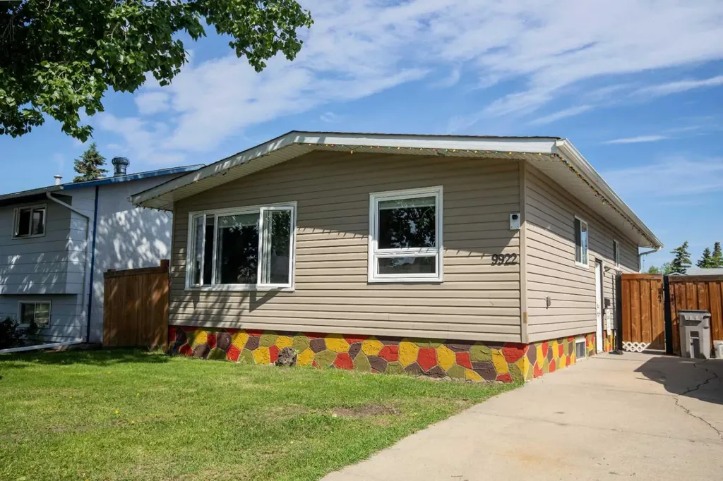 9922 81 Avenue Grande Prairie AB T8V 3T2