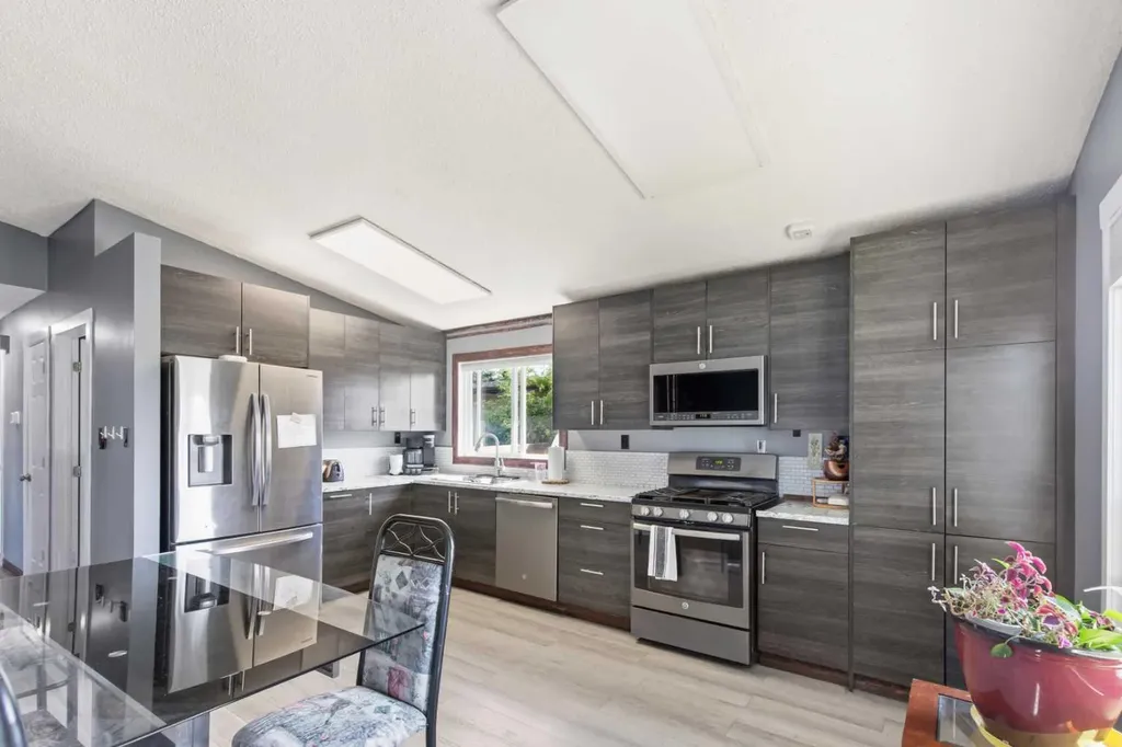 9922 81 Avenue Grande Prairie AB T8V 3T2