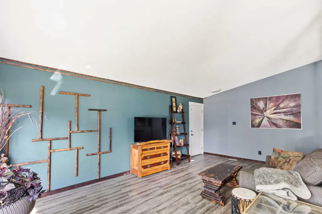 9922 81 Avenue Grande Prairie AB T8V 3T2