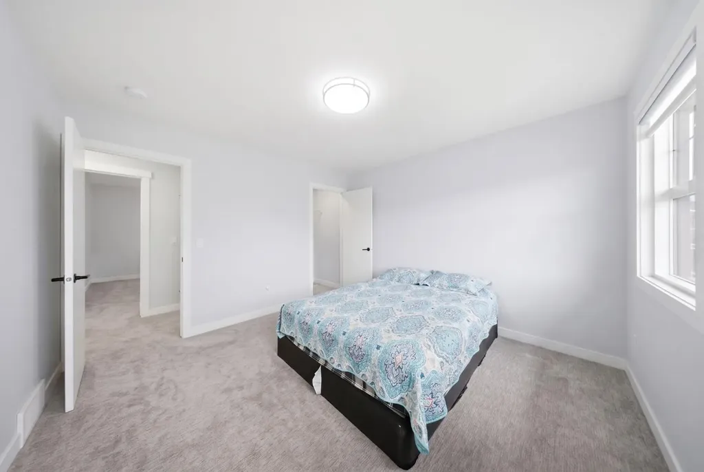 82 Waterford Crescent Chestermere AB T1X 2V1