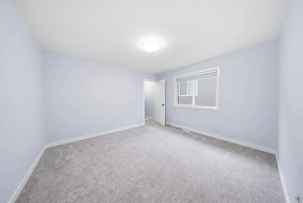 82 Waterford Crescent Chestermere AB T1X 2V1