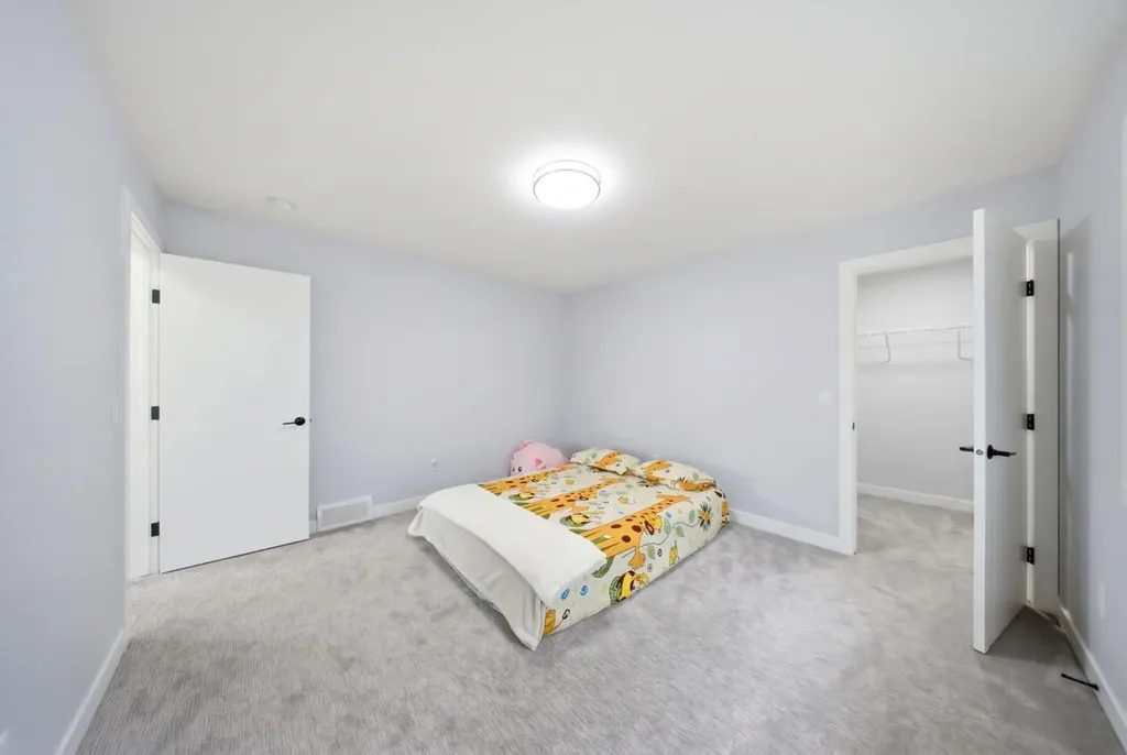 82 Waterford Crescent Chestermere AB T1X 2V1