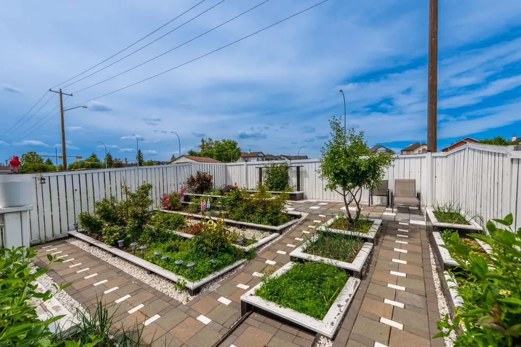 131 Coral Springs Circle NE Calgary AB T3J 3P5