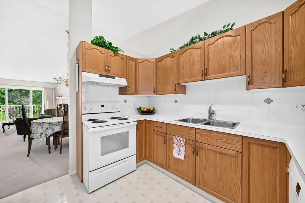 23 Ceduna Park SW Calgary AB T2W 6H4
