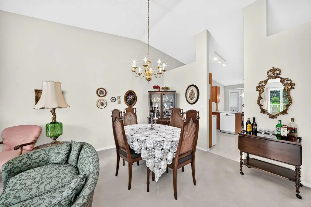 23 Ceduna Park SW Calgary AB T2W 6H4