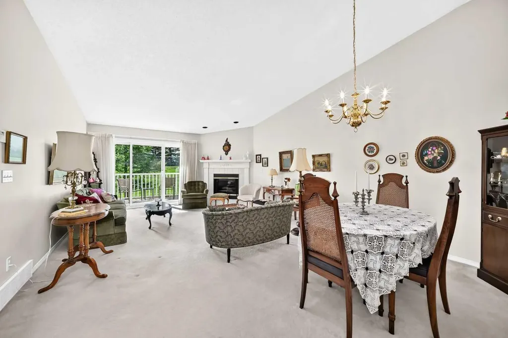 23 Ceduna Park SW Calgary AB T2W 6H4