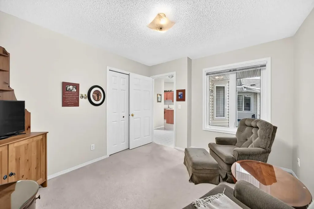 23 Ceduna Park SW Calgary AB T2W 6H4