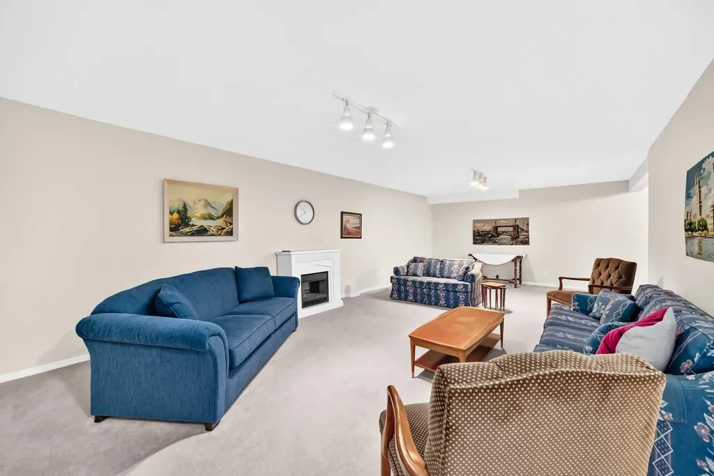 23 Ceduna Park SW Calgary AB T2W 6H4