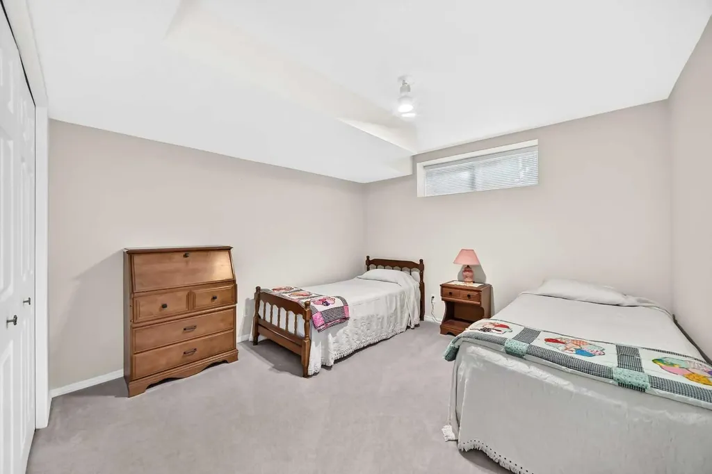 23 Ceduna Park SW Calgary AB T2W 6H4
