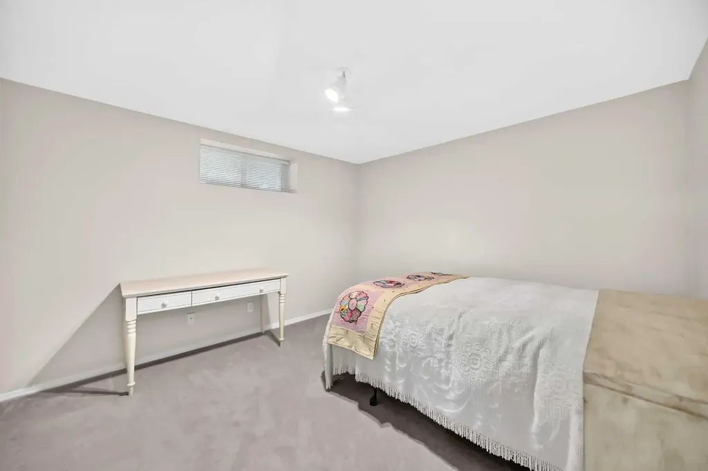 23 Ceduna Park SW Calgary AB T2W 6H4