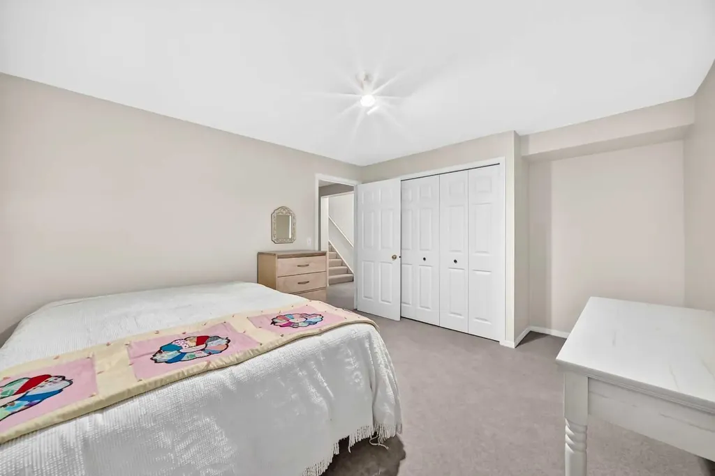23 Ceduna Park SW Calgary AB T2W 6H4