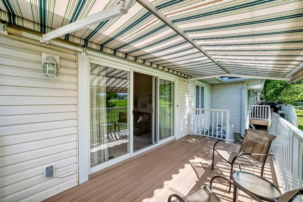 23 Ceduna Park SW Calgary AB T2W 6H4