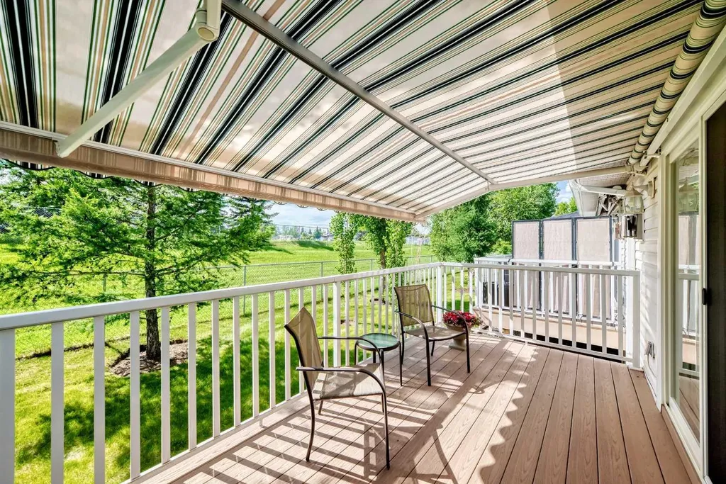 23 Ceduna Park SW Calgary AB T2W 6H4