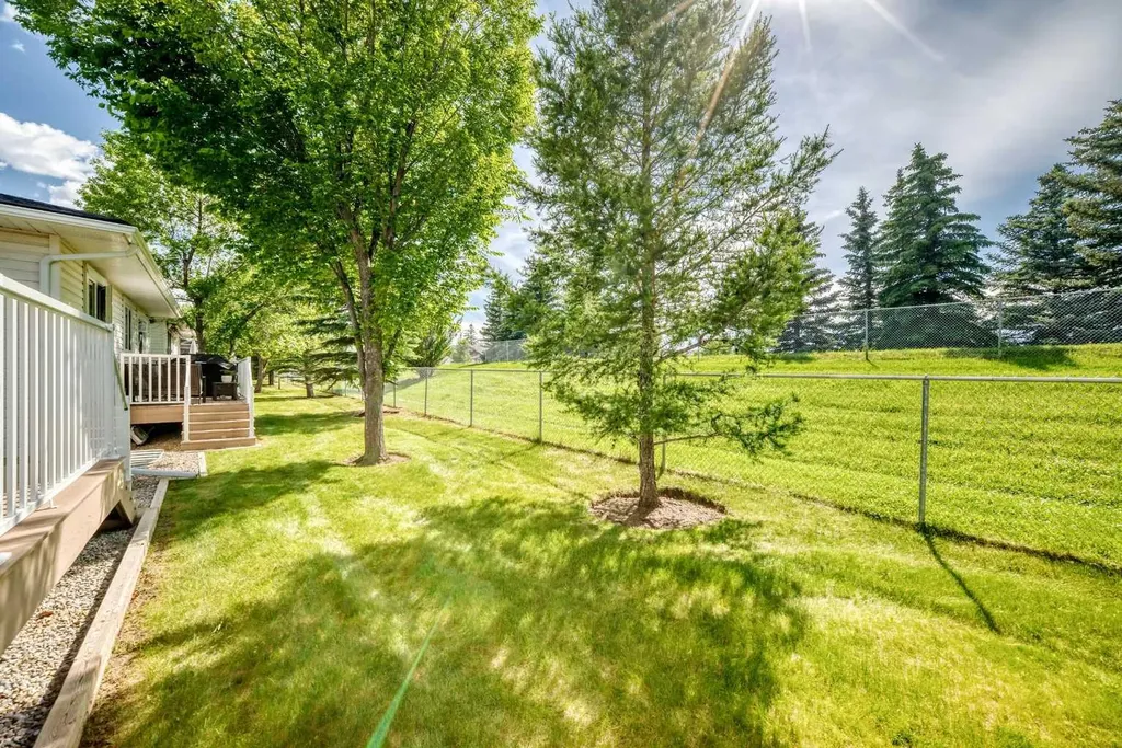 23 Ceduna Park SW Calgary AB T2W 6H4