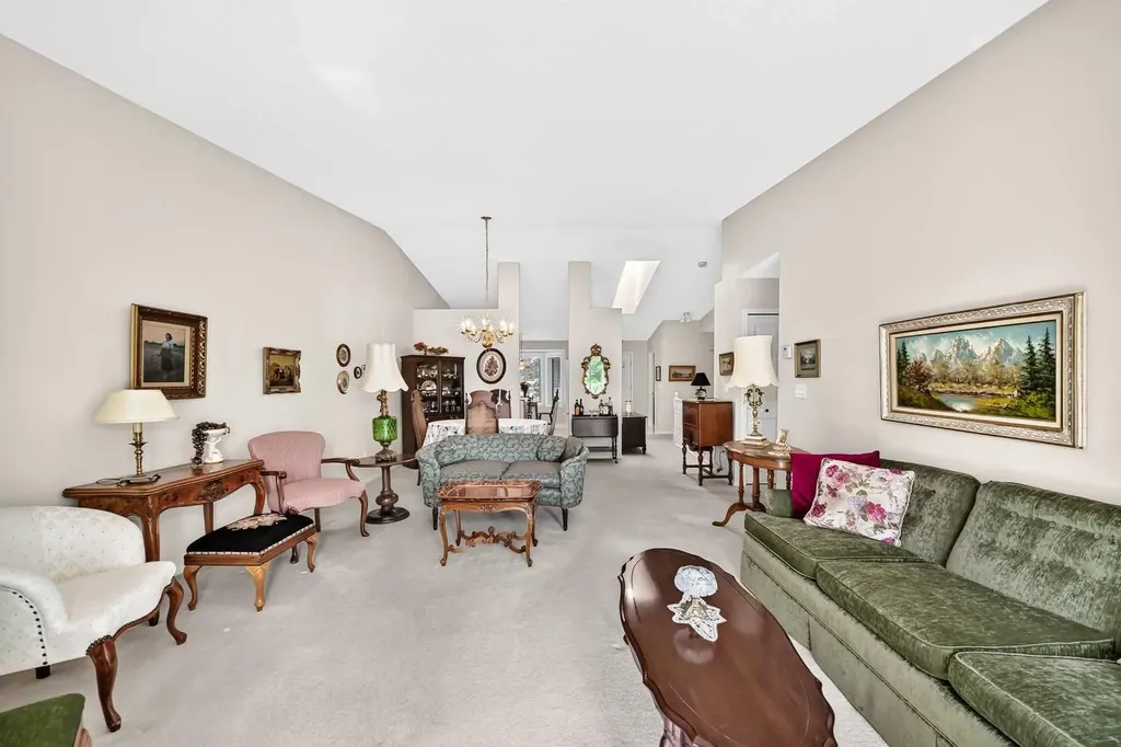 23 Ceduna Park SW Calgary AB T2W 6H4