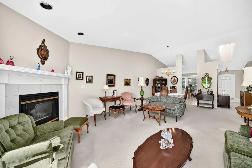 23 Ceduna Park SW Calgary AB T2W 6H4