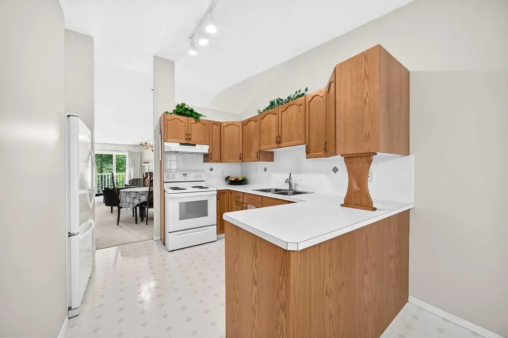 23 Ceduna Park SW Calgary AB T2W 6H4