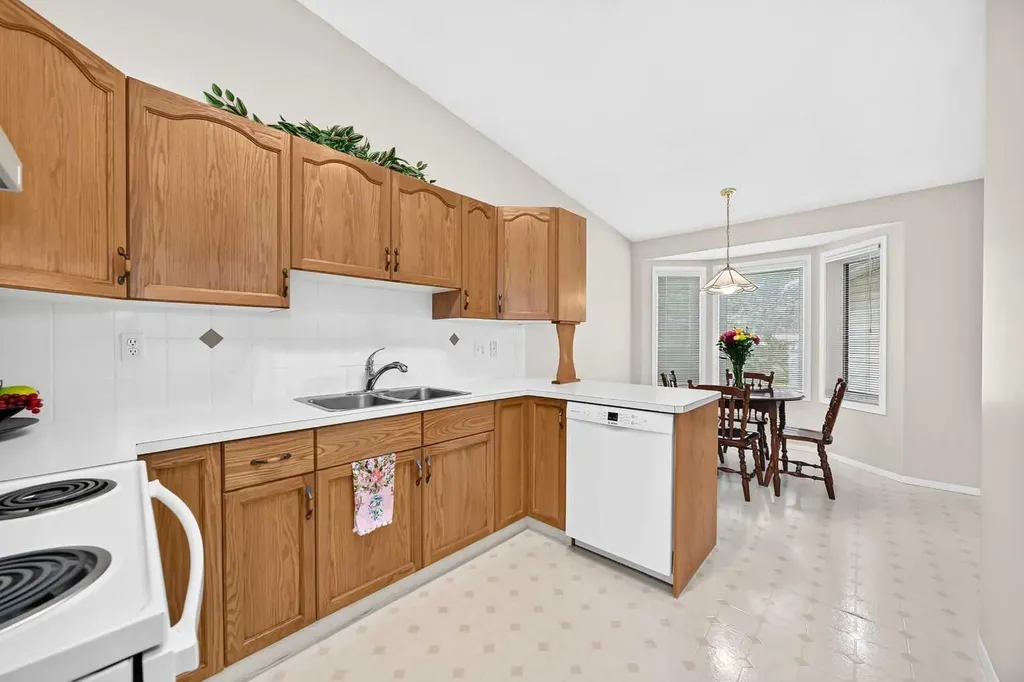 23 Ceduna Park SW Calgary AB T2W 6H4
