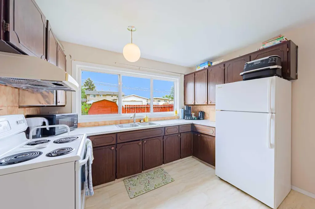 5412 14 Avenue SE Calgary AB T2A 0L3