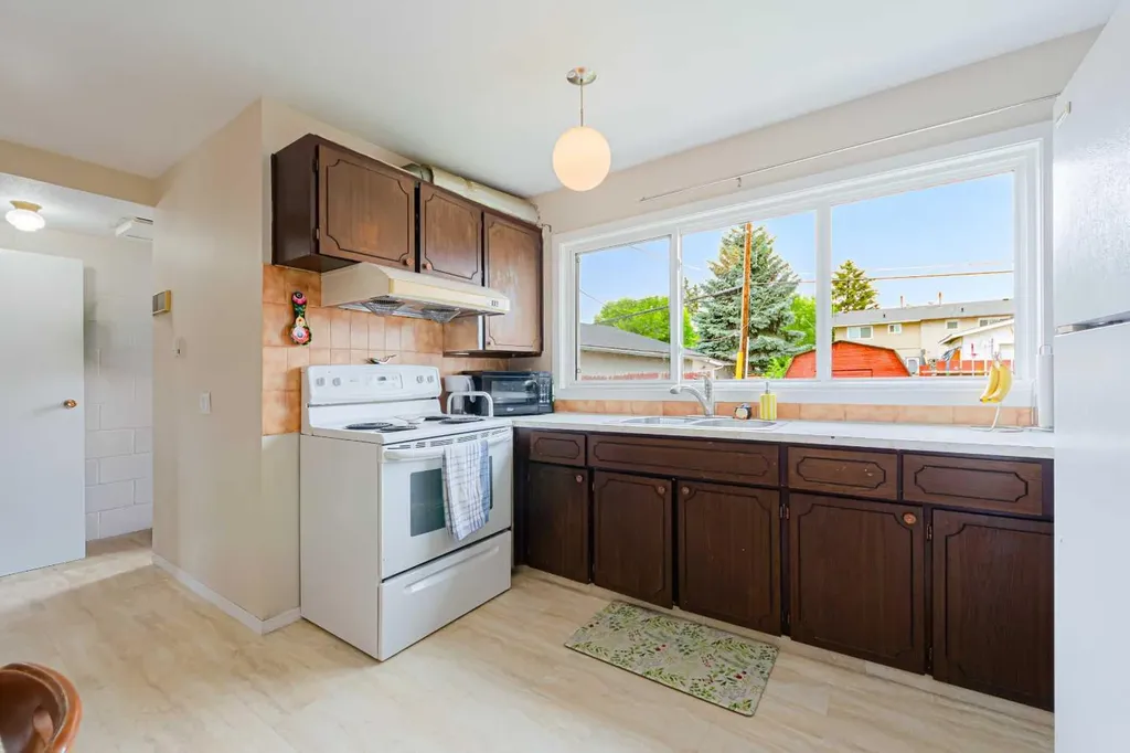 5412 14 Avenue SE Calgary AB T2A 0L3