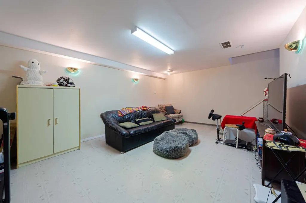 5412 14 Avenue SE Calgary AB T2A 0L3