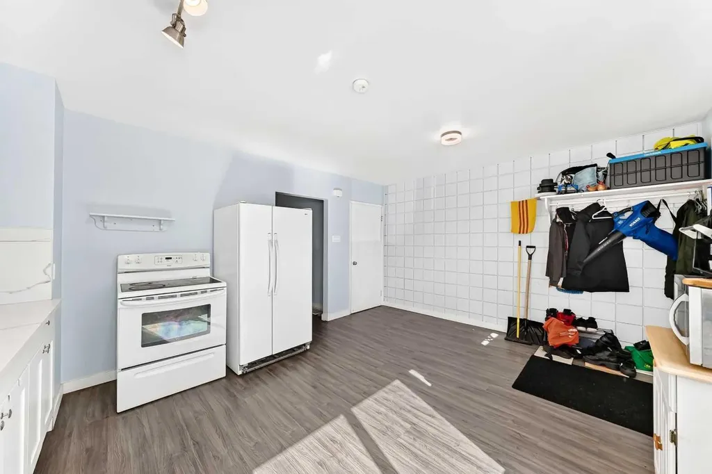 2211 19 Street NE Calgary AB t2e4y5