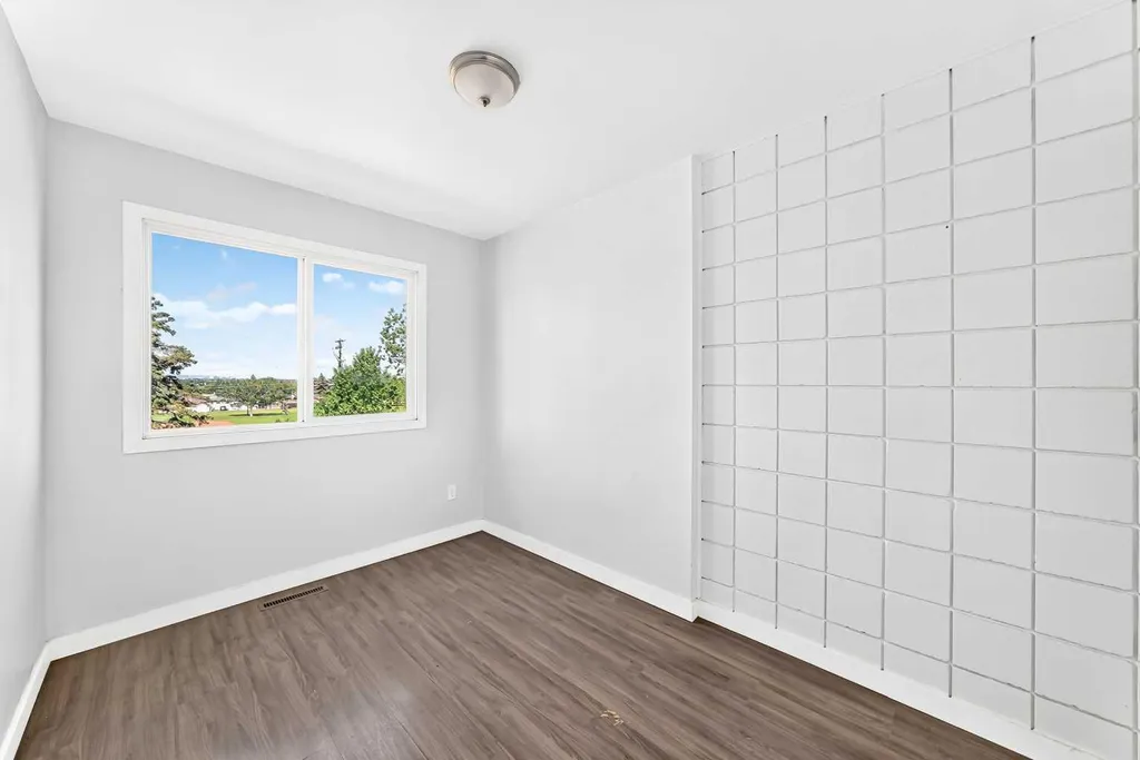 2211 19 Street NE Calgary AB t2e4y5