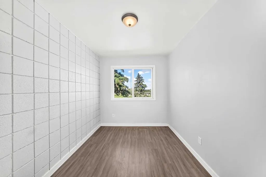 2211 19 Street NE Calgary AB t2e4y5