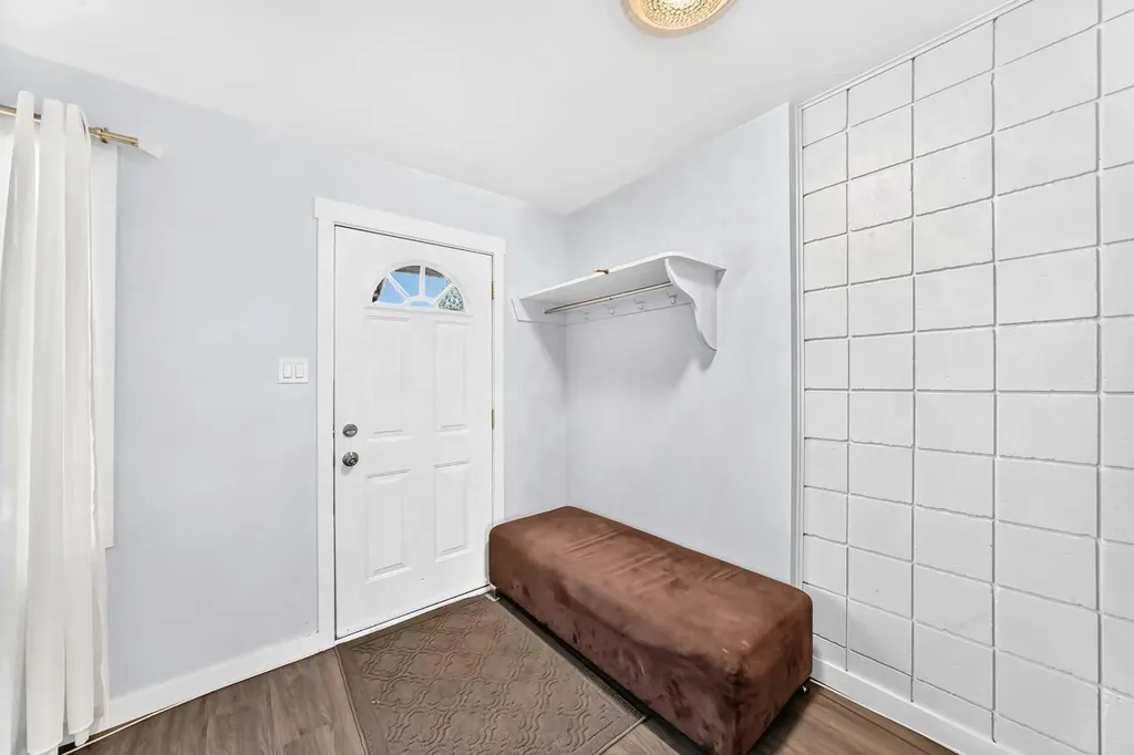 2211 19 Street NE Calgary AB t2e4y5