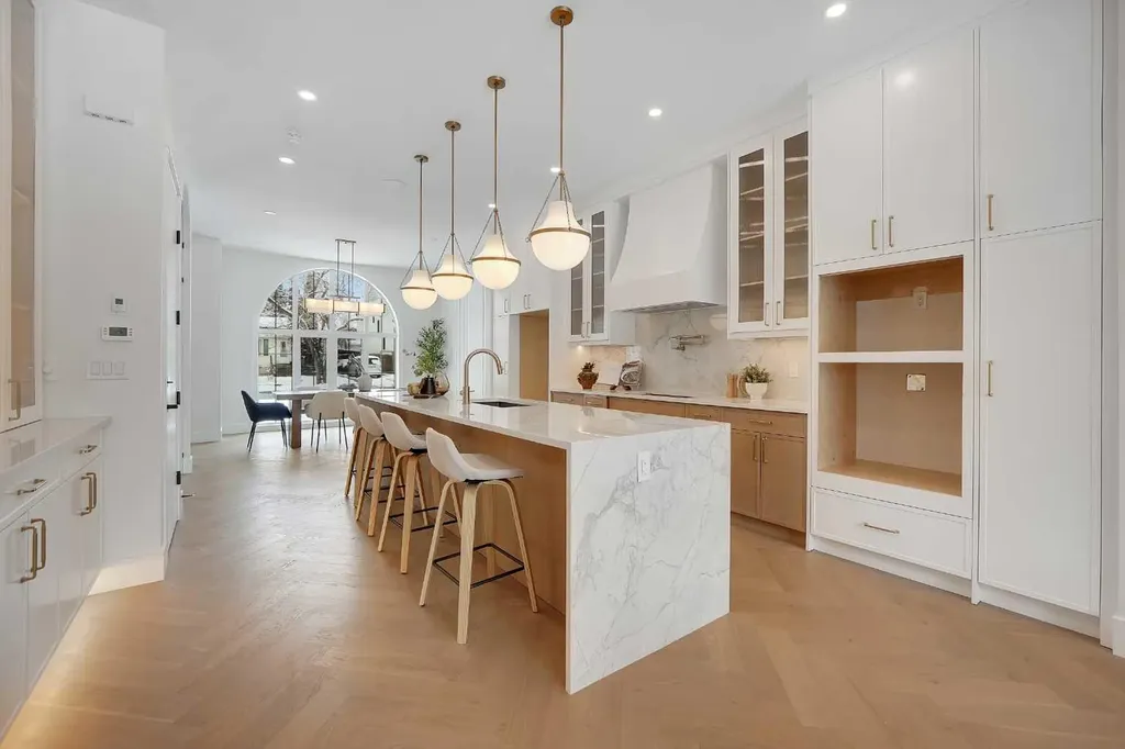 518 34a Street NW Calgary AB T2N 2Y5