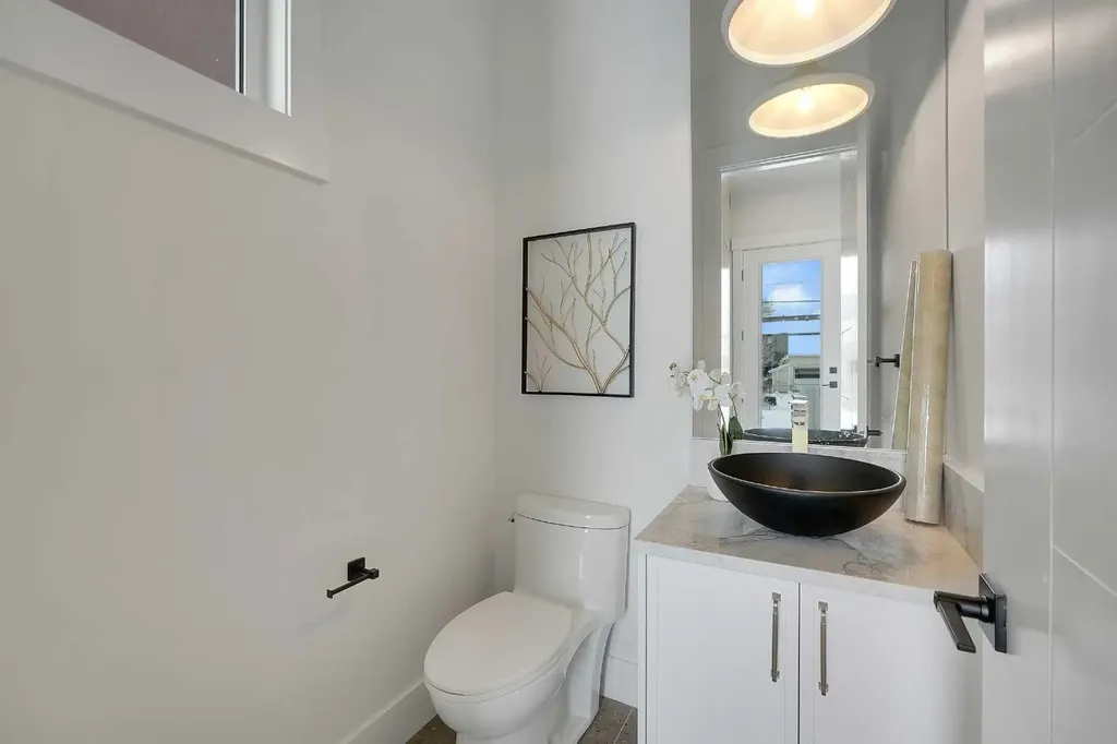 518 34a Street NW Calgary AB T2N 2Y5