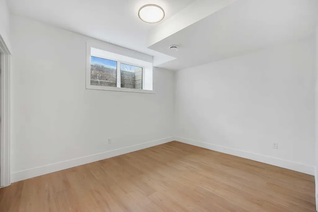 518 34a Street NW Calgary AB T2N 2Y5