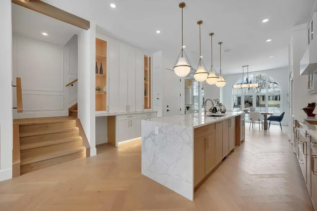 518 34a Street NW Calgary AB T2N 2Y5