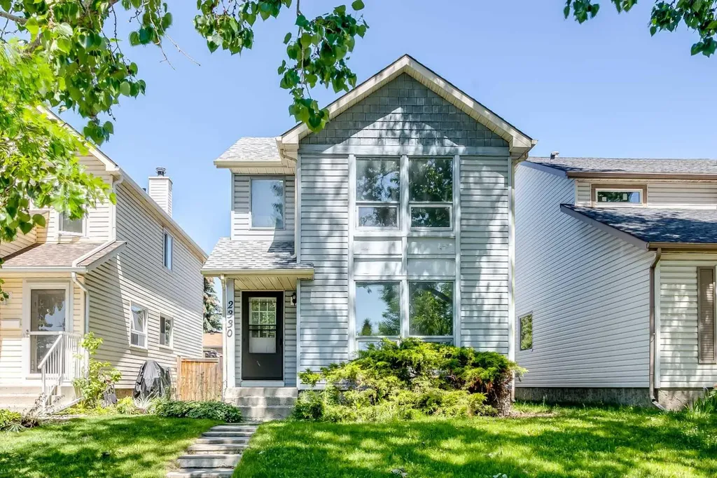 2330 Woodview Drive SW Calgary AB T2W 4X6
