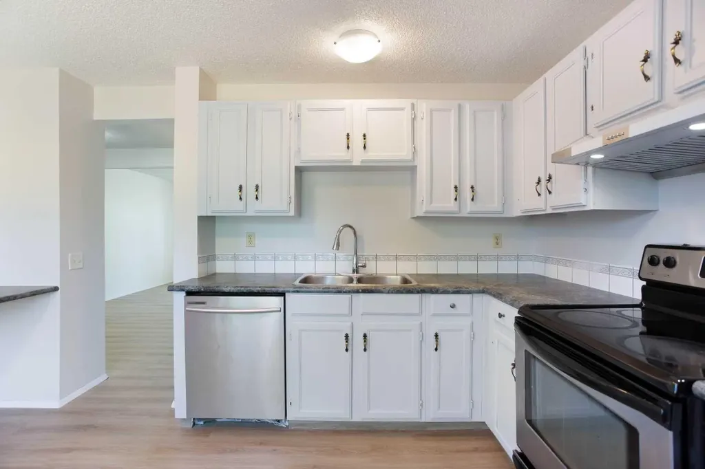 2330 Woodview Drive SW Calgary AB T2W 4X6