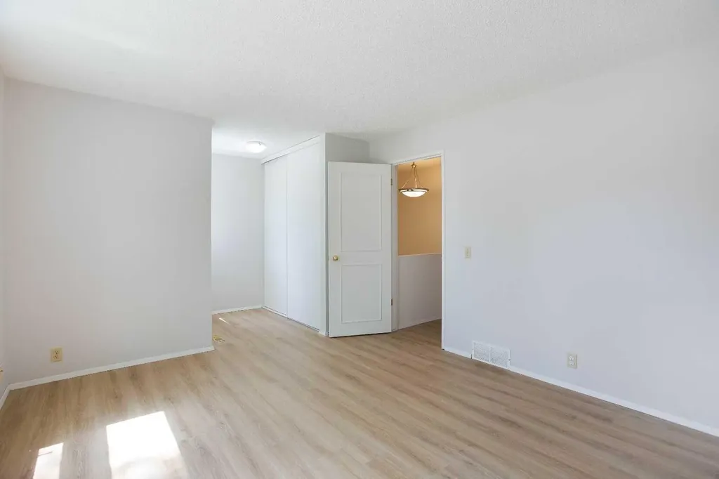 2330 Woodview Drive SW Calgary AB T2W 4X6