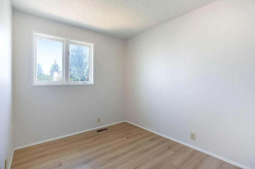 2330 Woodview Drive SW Calgary AB T2W 4X6