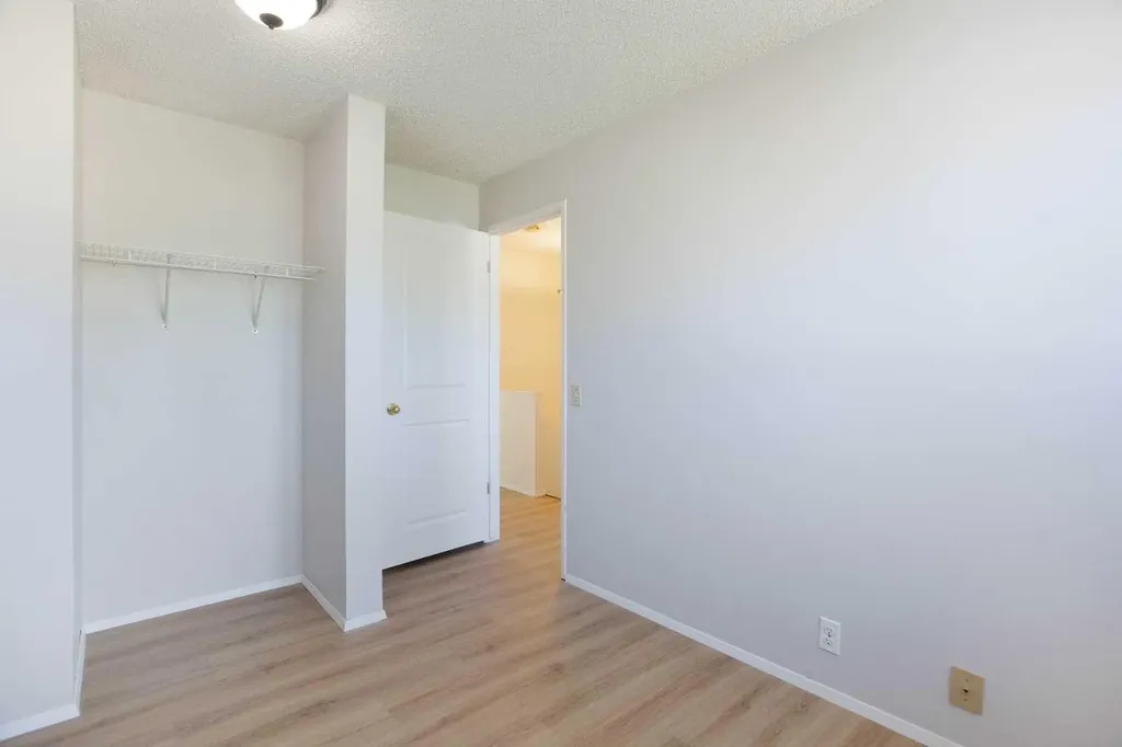2330 Woodview Drive SW Calgary AB T2W 4X6