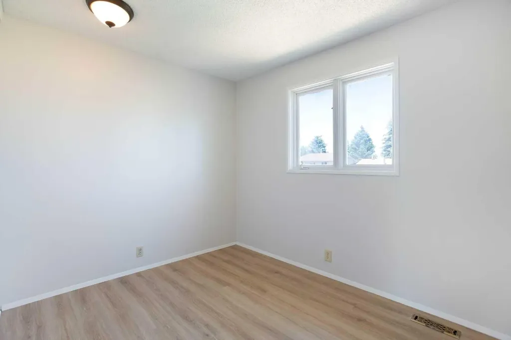 2330 Woodview Drive SW Calgary AB T2W 4X6